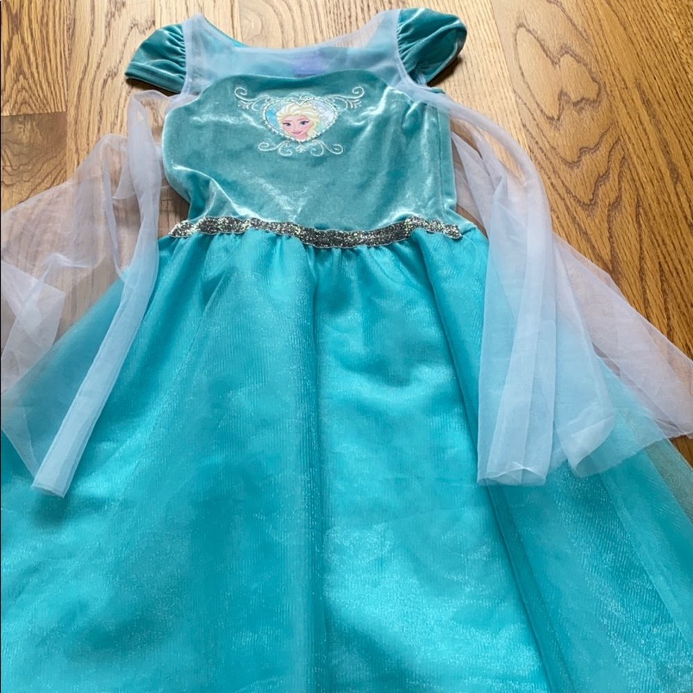 Disney Elsa dress with attached cape Sz 3T